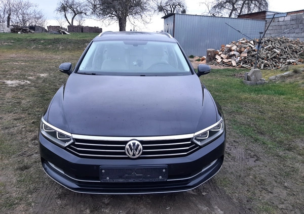 Volkswagen Passat cena 50900 przebieg: 204600, rok produkcji 2015 z Zelów małe 79
